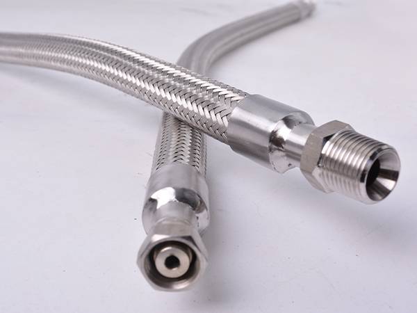 Metal hoses with male thread and female thread connectors are displayed.
